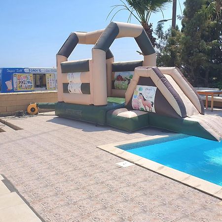 Larnaca Mansion Ideal For 3 Families Or More Номер фото