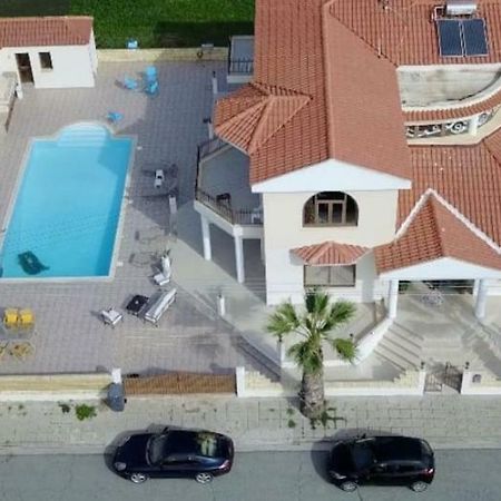 Larnaca Mansion Ideal For 3 Families Or More Экстерьер фото