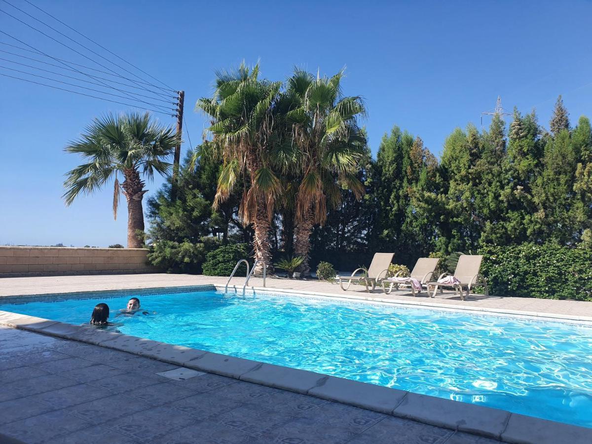 Larnaca Mansion Ideal For 3 Families Or More Экстерьер фото