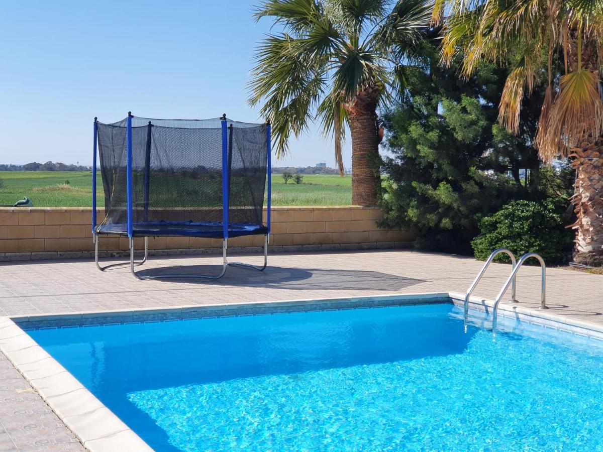 Larnaca Mansion Ideal For 3 Families Or More Экстерьер фото