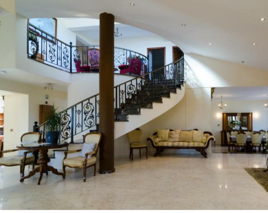 Larnaca Mansion Ideal For 3 Families Or More Экстерьер фото