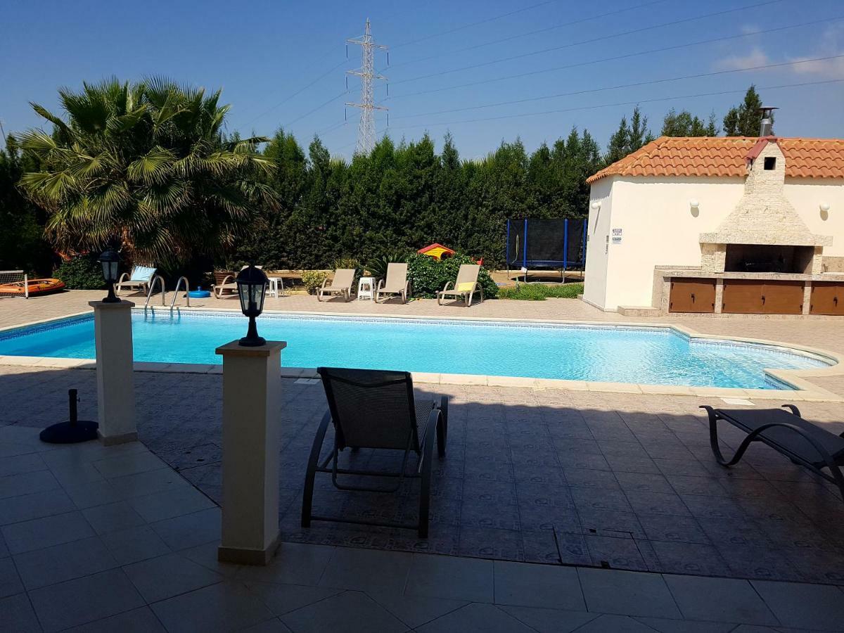 Larnaca Mansion Ideal For 3 Families Or More Экстерьер фото