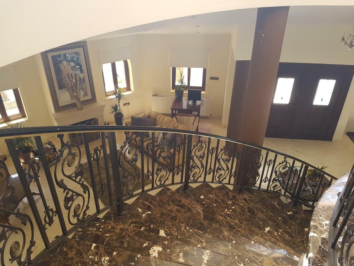 Larnaca Mansion Ideal For 3 Families Or More Экстерьер фото