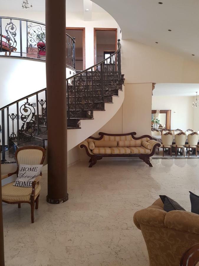 Larnaca Mansion Ideal For 3 Families Or More Экстерьер фото