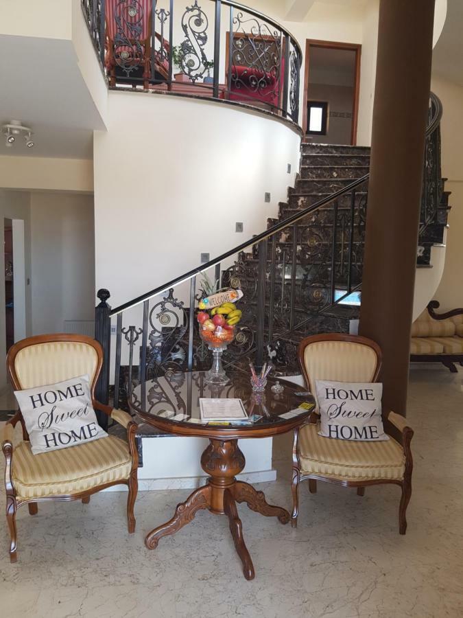 Larnaca Mansion Ideal For 3 Families Or More Экстерьер фото