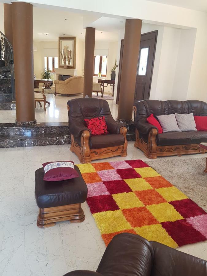 Larnaca Mansion Ideal For 3 Families Or More Экстерьер фото
