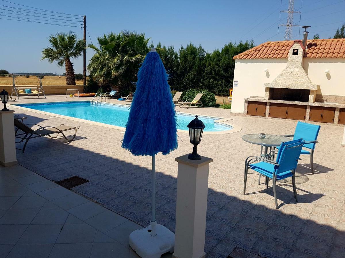 Larnaca Mansion Ideal For 3 Families Or More Экстерьер фото